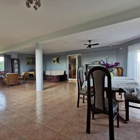 Holiday home Duzy Dom W Malowniczym Miejscu Na Kociewiu Pinczyn