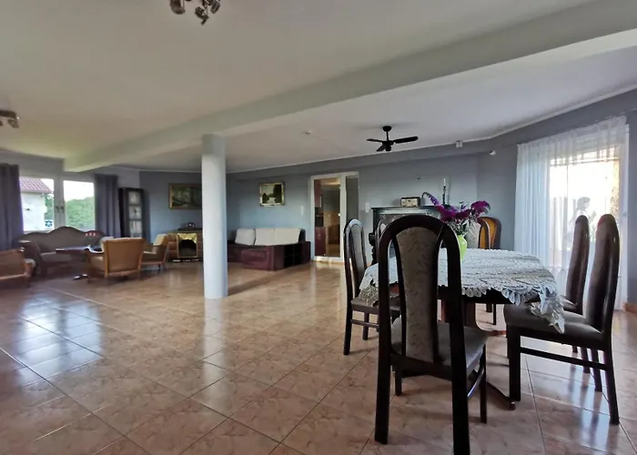 Holiday home Duzy Dom W Malowniczym Miejscu Na Kociewiu Pinczyn