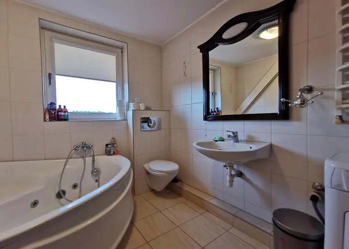 Duzy Dom W Malowniczym Miejscu Na Kociewiu Holiday home Pinczyn